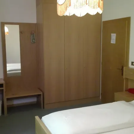 Garni Astor מלון אראבה