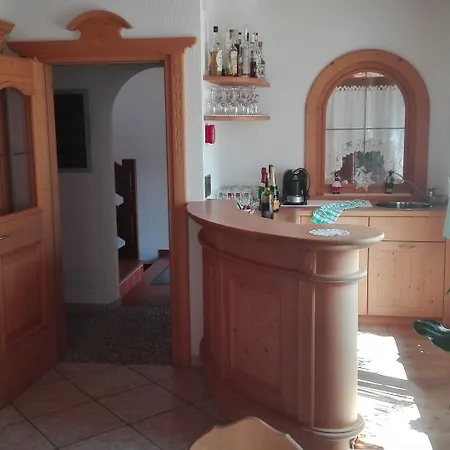 Garni Astor אראבה