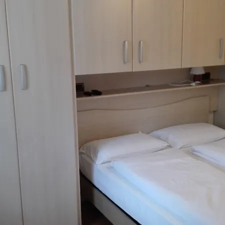 Hotel Garni Astor 2*